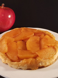 Una foto de Mini tarta Tatín en la freidora de aire