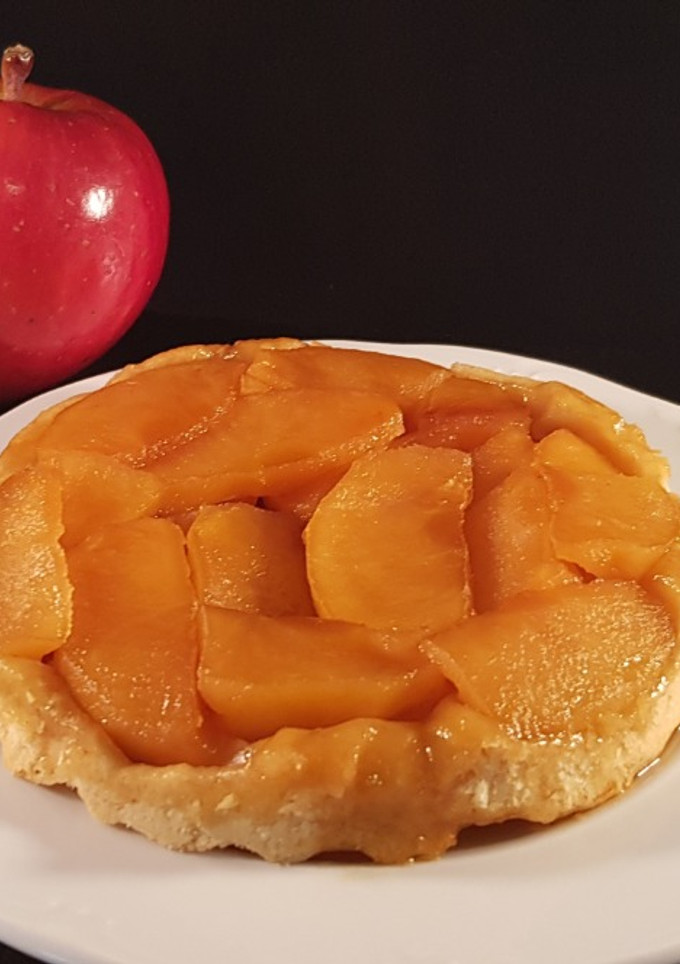 Una foto de Mini tarta Tatín en la freidora de aire