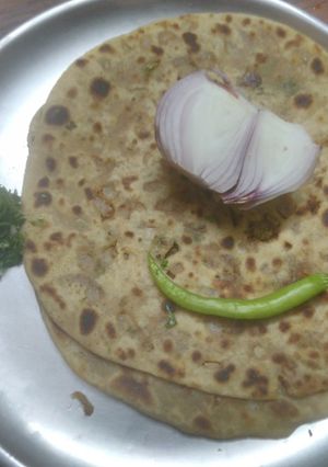 कांदा पराठा रेसिपी चे मुख्य फोटो 
