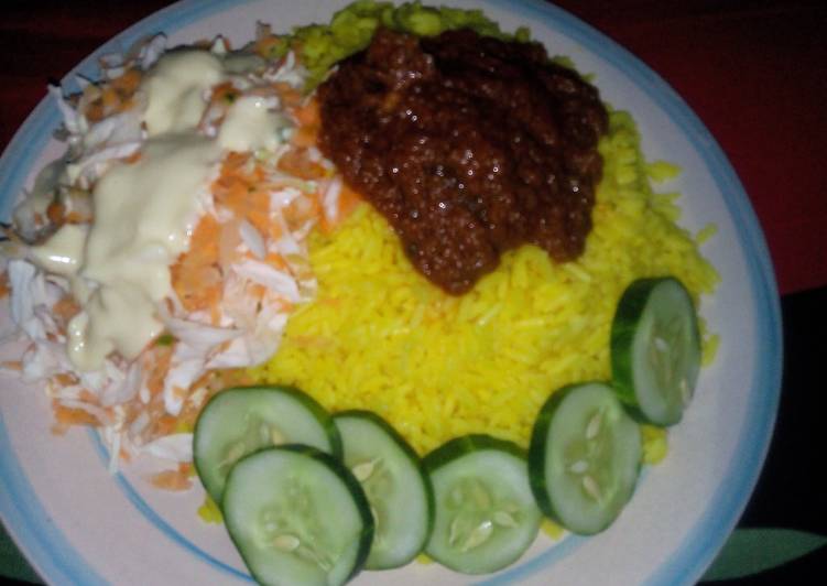 Curry Rice and stew, Garnished with cucumber and salad