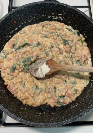 Une photo de Pois chiches au épinards lardon