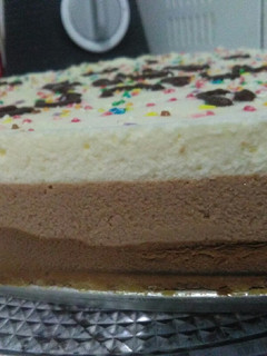 Una foto de Mousse tres chocolates