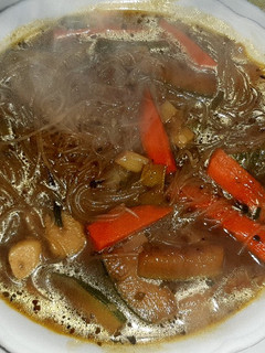 Una foto de Sopa Rápida De Verduras con Fideo Chino Vermicelli Estilo Thai