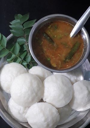 A picture of Idli sambhar.