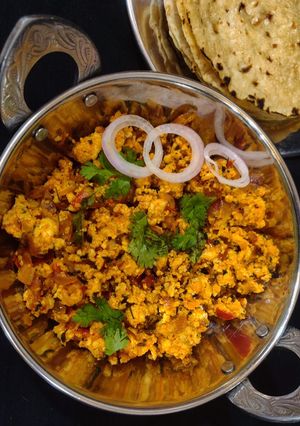 પનીર ભૂર્જી (Paneer Bhurji Recipe in Gujarati) રેસીપી મુખ્ય ફોટો