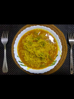 वेज़िटेबल मैगी (vegetable maggi recipe in Hindi) रेसिपी मुख्य फोटो