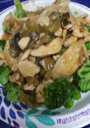 A picture of Ginger Chicken over Broccoli.