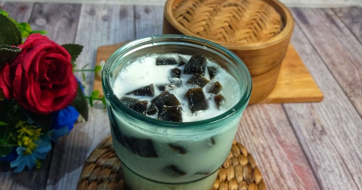Es Cincau Hitam dengan Santan