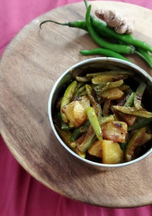 ટીંડોળા બટાકાનું શાક રેસીપી મુખ્ય ફોટો