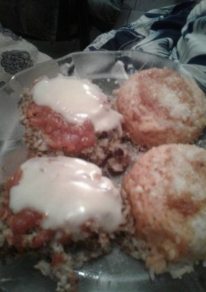 Una foto de Hamburguesas vegetarianas a la napolitana con lentejas y arroz