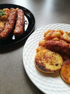 Paradicsomos gnocchi grillsajttal és grillkolbásszal🍅🧀 recept fotója