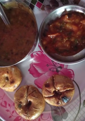 दाल बाटी (dal bati recipe in Hindi) रेसिपी मुख्य फोटो
