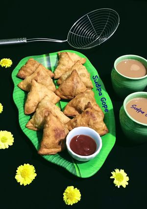 A picture of Chai aur Samosa.