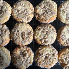 A picture of Apple Crumble Cupcakes.