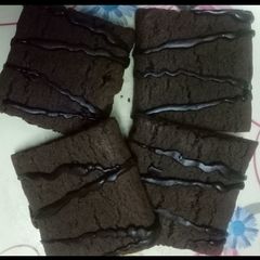 A picture of Pillsbury chocolate cookies.