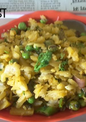मटर पोहा(mutter poha recipe in hindi) रेसिपी मुख्य फोटो