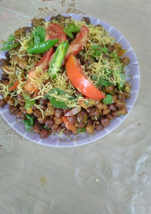 अंकुरित काले चने (ankurit kale chane recipe in Hindi) रेसिपी मुख्य फोटो