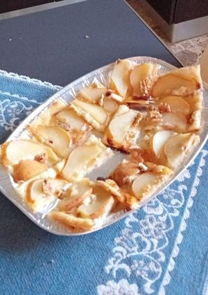 Foto di Sfoglia con pere,gorgonzola,noci e miele