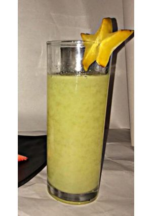 Una foto de Agua de carambola y limón