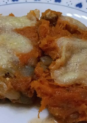 Una foto de Pastel de pollo y Calabaza