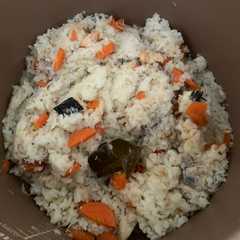 รูปของ Masak Cepat Praktis Salmon Teri Nasi Ricecooker