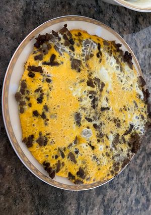 A picture of Mince with eggs and you can put potato as well.