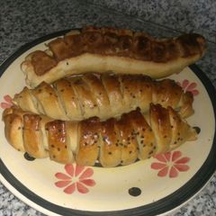 A picture of Cartepillar Bread.