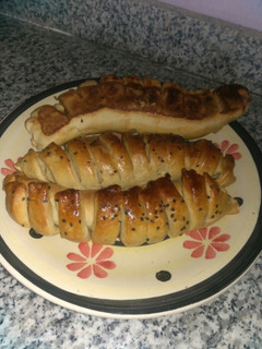 A picture of Cartepillar Bread.