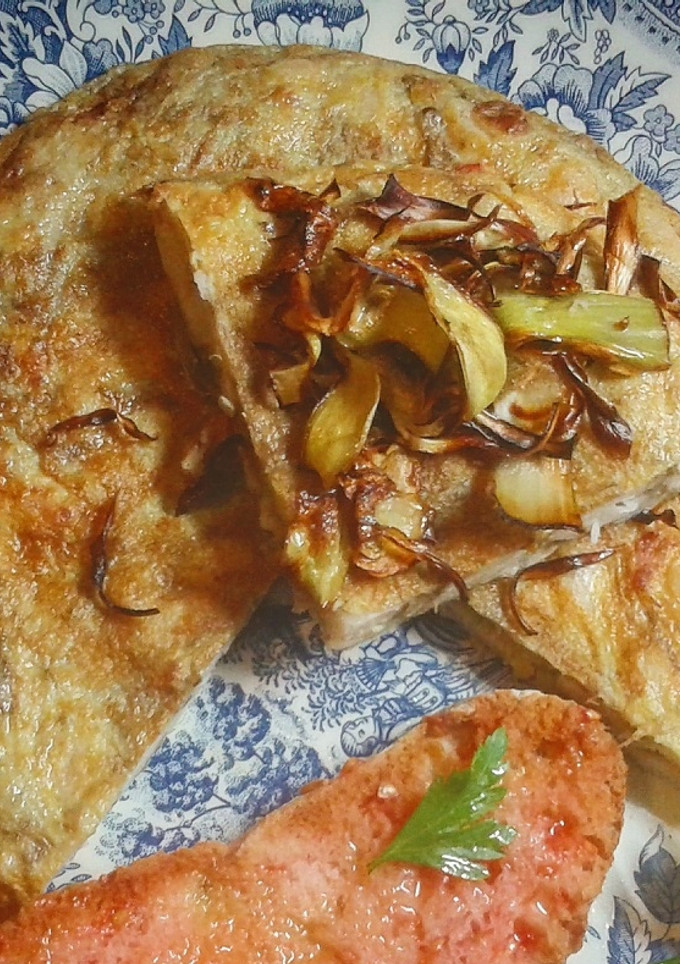 Una foto de Tortilla de alcachofas, bacon y judías blancas