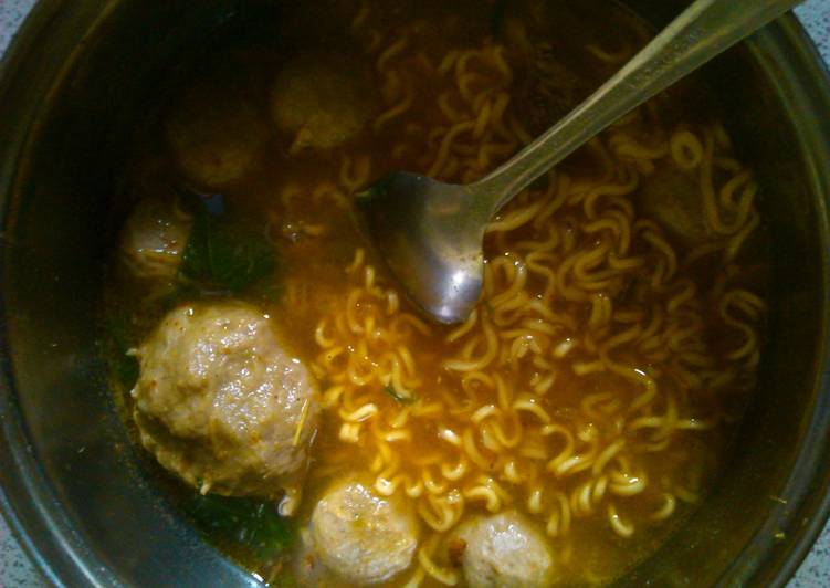 Langkah Mudah untuk Menyiapkan Bakso + mie instan, Bikin Ngiler