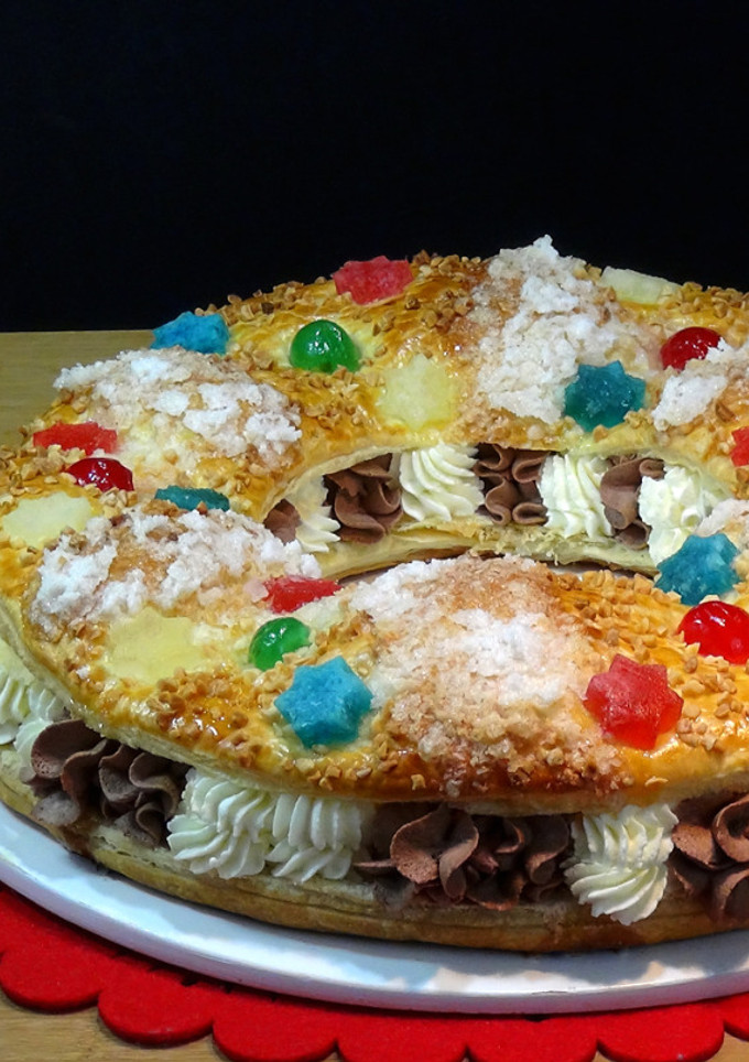 Una foto de Roscón de hojaldre para Reyes, fácil, rápido y económico