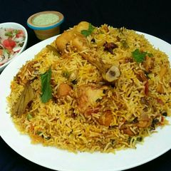 A picture of Chicken Biryani😋💛🍲.