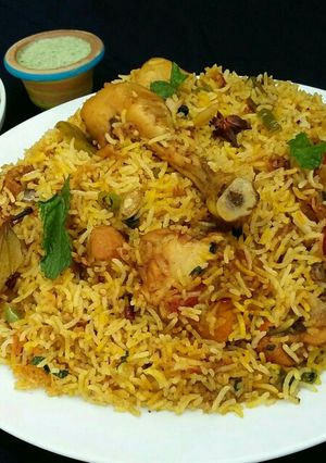 A picture of Chicken Biryani😋💛🍲.