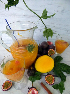 Foto de Sangria Tropical! Manga e Maracujá!!