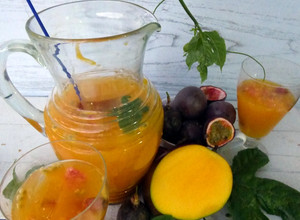 Foto de Sangria Tropical! Manga e Maracujá!!