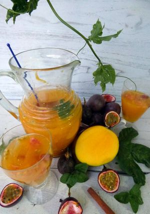 Foto de Sangria Tropical! Manga e Maracujá!!