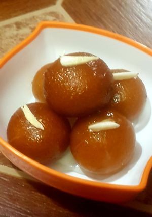 गुलाब जामुन (Gulab jamun recipe in Hindi) रेसिपी मुख्य फोटो