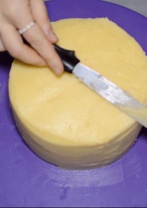 عکسی از دستور آموزش پایه ای و اصولی خامه کشی اولیه کیک برای انواع تزیینات روی کیک