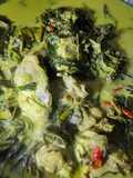 Gulai ayam daun singkong dan paku uban