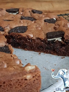 Foto resep Giant Chocolate Cookie Cake + oreo chunks