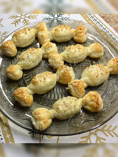 Una foto de Caramelos 🍬 salados de salchicha con queso 🧀