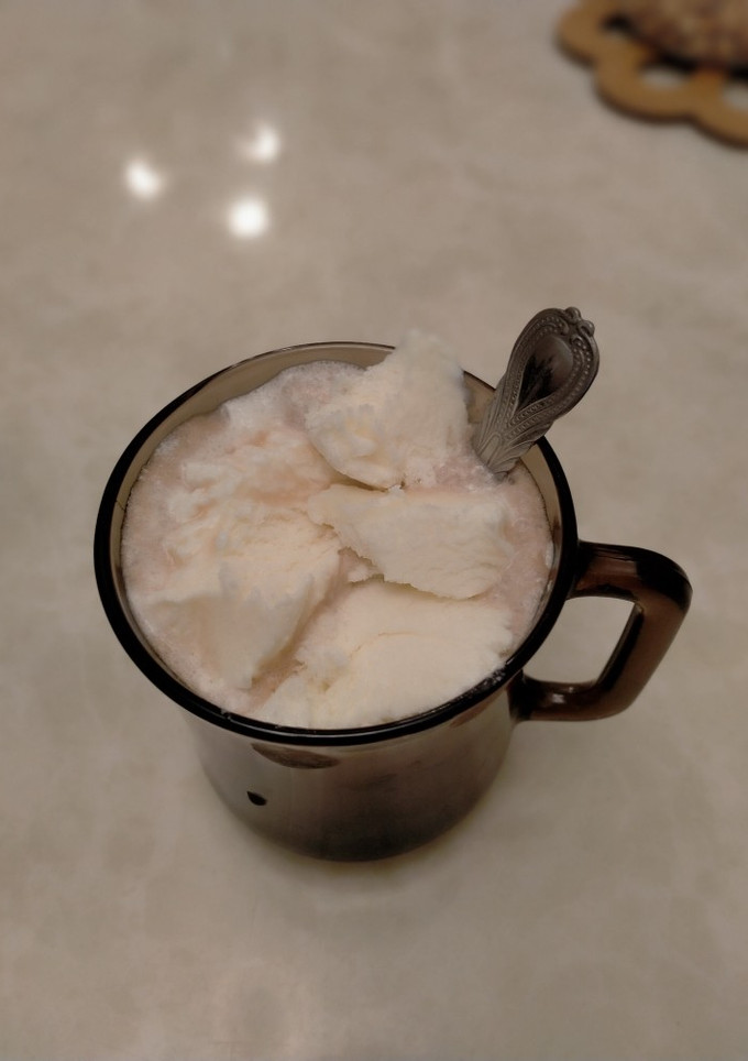 A picture of Cola Float.