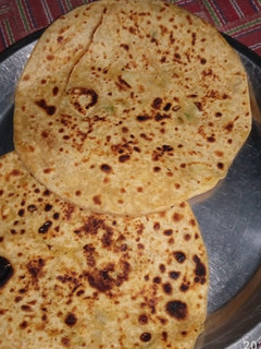 आलू का पराठा (Aloo ka paratha recipe in hindi) रेसिपी मुख्य फोटो