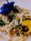 Tagliatelle all'uovo con fiori