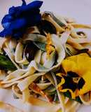 Tagliatelle all'uovo con fiori