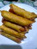 เกี๊ยวห่อฮอทดอกทอด (Fried dumplings wrapped in hot dogs)