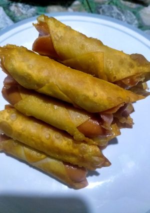 รูปของ เกี๊ยวห่อฮอทดอกทอด (Fried dumplings wrapped in hot dogs)