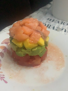 Una foto de Tartar de salmón