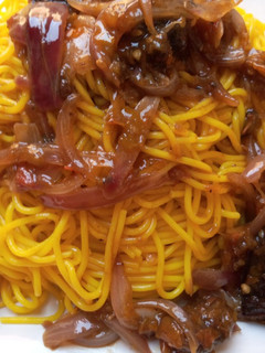 A picture of Tumeric pasta with onion sauce.