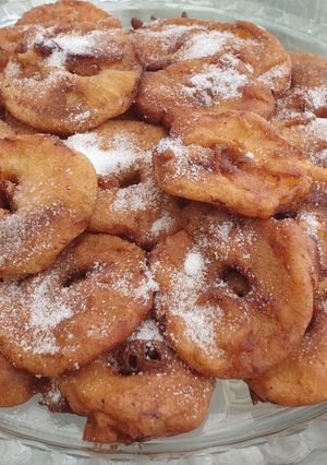 Une photo de Beignets aux pommes à la bière brune